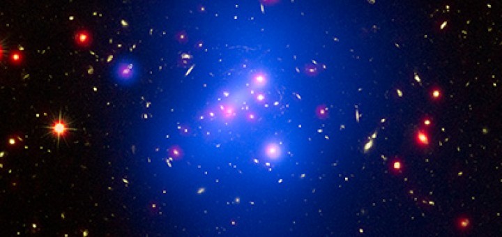 Observation d'un jeune amas de galaxies supermassif