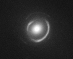 Lentille gravitationnelle théorie de Albert Einstein